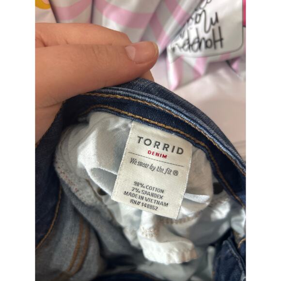 Torrid Jeans 16 Straight Cropped Raw Hem Blue Denim Stretch - Picture 14 of 15